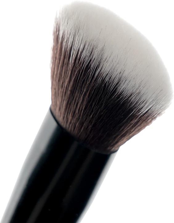 Actual product image Brush Works Angled Blush Brush (Blusher)