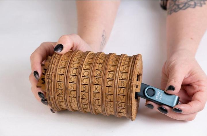 Actual product image Escape Welt Cryptex - puzzle box (German, 1 - 2 Players)