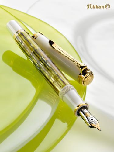 Image du produit Pelikan Stylo Plume M400 Blanc Ecaille EF Etui (Blanc, Blanc/jaune, Marron, 1x)