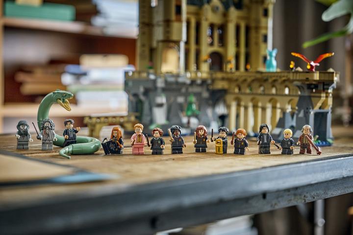 Produktbild LEGO Hogwarts Ostflügel (76473, LEGO Harry Potter)