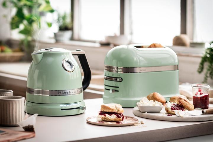 Actual product image KitchenAid Artisan 5KMT2204EPT pistachio