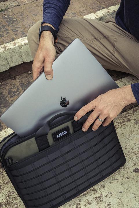 Actual product image UAG Slim Brief (13 Inch) (13", Universal)