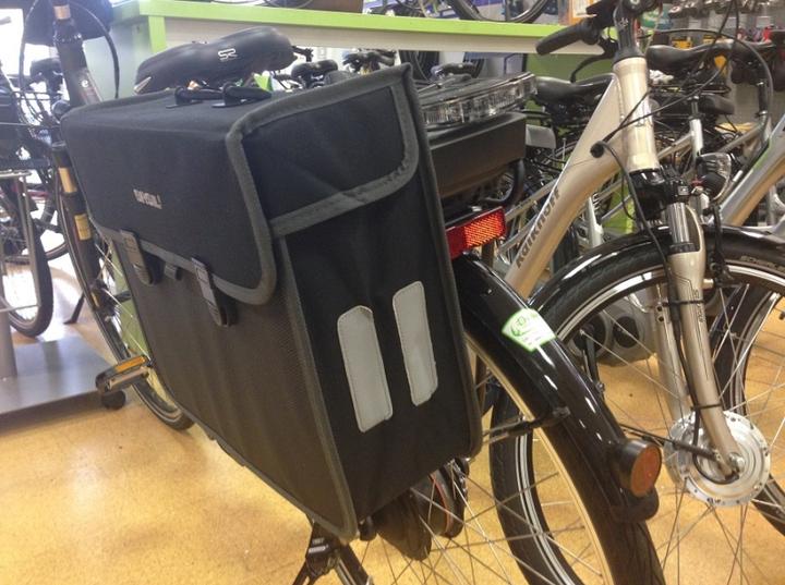 Actual product image Basil Malaga XL (17 l, Luggage carrier bag)