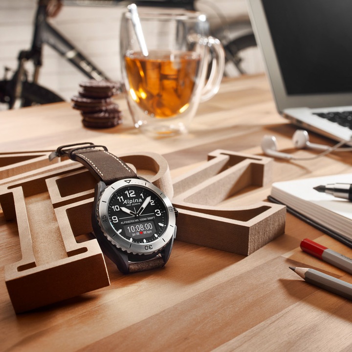 Produktbild Alpina Watch Alpiner X Alive (Digitaluhr, Schrittzähler, Uhr mit Schmuckstein, 45 mm)