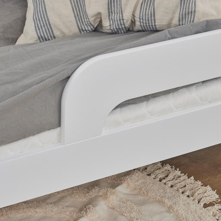 Produktbild Hoppekids Edles Kinderbett Kleinkinderbett aus MDF & massiver Eiche plus Rausfallschutz 70x160cm von (70 x 160 cm)