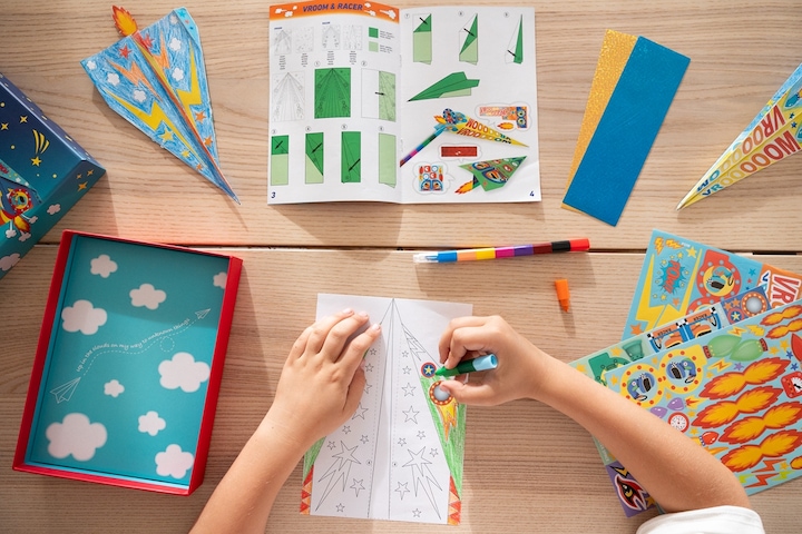 Immagine prodotto Artista Set di aeroplani di carta da dipingere e da costruire