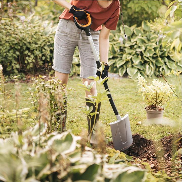 Immagine prodotto Fiskars Pala per sollevare e spostare materiale sfuso e neve, Lunghezza: 130 cm, Borsta rinforzato