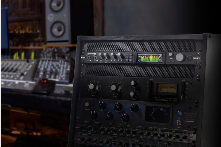 Actual product image MOTU 828 (USB)