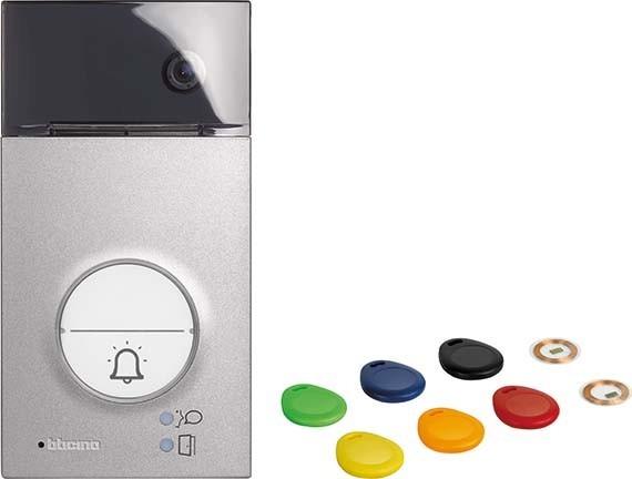 Produktbild Bticino 2-Draht Video-/Audio Türstation LINEA 3000 mit Transponder zur Türöffnung (Kabelgebunden)
