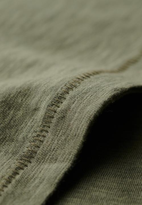 Produktbild Superdry Strukturiertes T-Shirt mit V-Ausschnitt und Stickerei (XS)