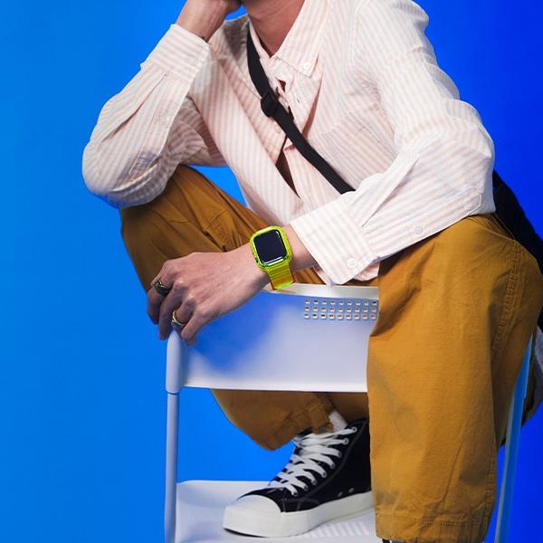 Produktbild Skinarma Band+Case Saido 2in1 Apple Watch 45/44mm yellow neon (Carbon-Verbundmaterialien, Plastic, Stainless Steel)