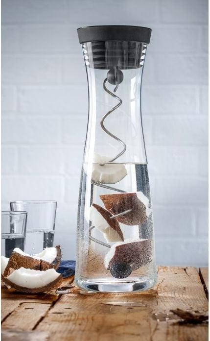 Produktbild WMF Wasserkaraffe 1l Glaskaraffe 3tlg. Karaffe mit Fruchtspiess Basic Kippdeckel (1 l)