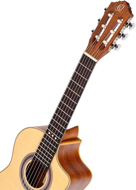 Produktbild Ortega Chitarra Requinto (Konzertgitarre, Massive Fichtendecke, Sapele-Seiten und -Boden, Walnussholzgriffbrett, Walnussholzsteg)