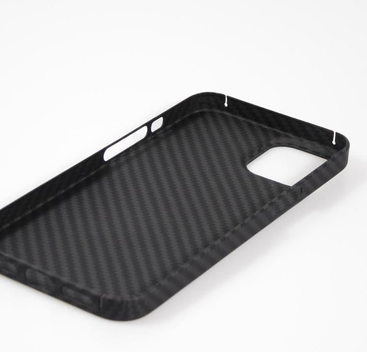 Actual product image Carbomile Cover Protective case made of real aramid carbon fibre (Apple iPhone 13)