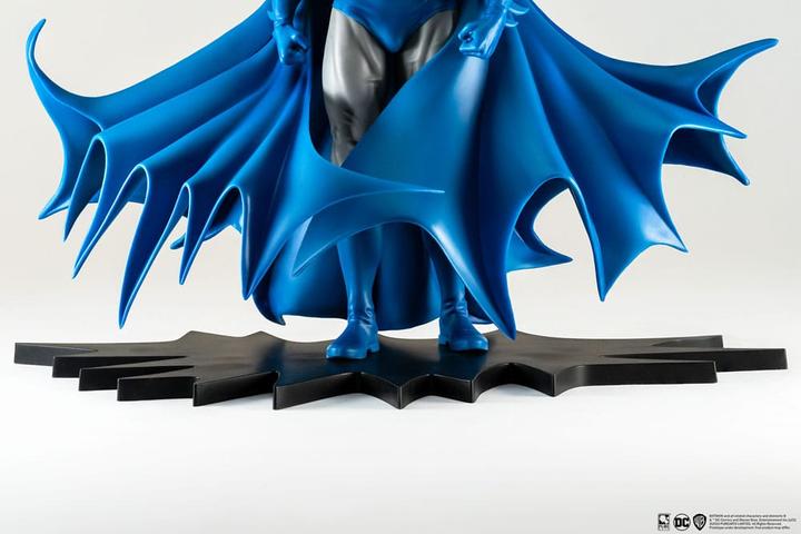Actual product image Pure Arts Batman PX PVC Statue 1/8 Batman Classic Version 27 cm