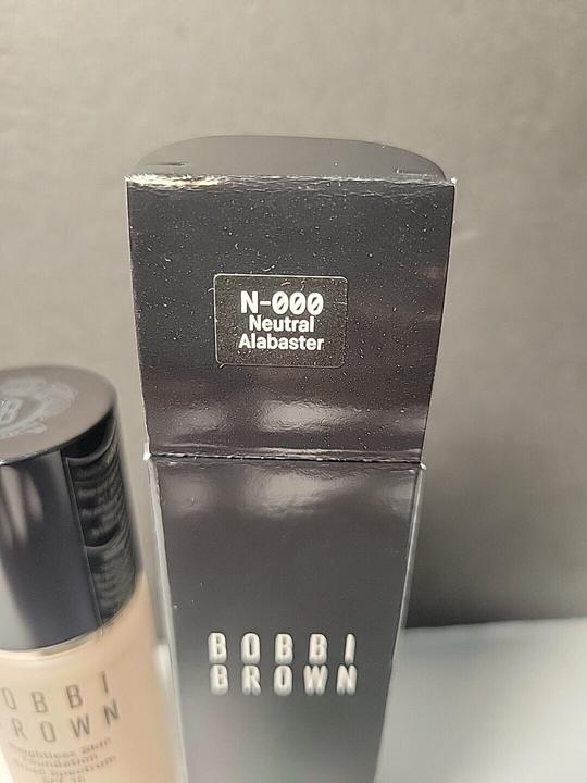 Actual product image Bobbi Brown Fond de teint longue tenue SPF 15 Neutral Alabaster (Neutral alabaster)