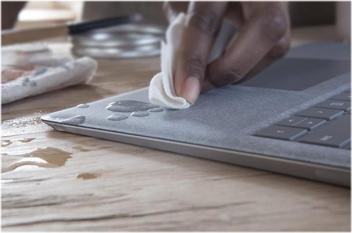 Immagine prodotto Microsoft Surface Laptop - Copilot+ PC - 13" (Netzteil separat erhältlich) (13.80", 256 GB, 16 GB, DE, Snapdragon X Plus X1P-42-100)