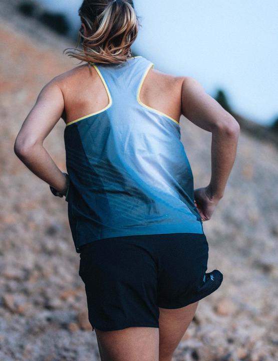 Actual product image Compressport Performance Singlet W (XS)