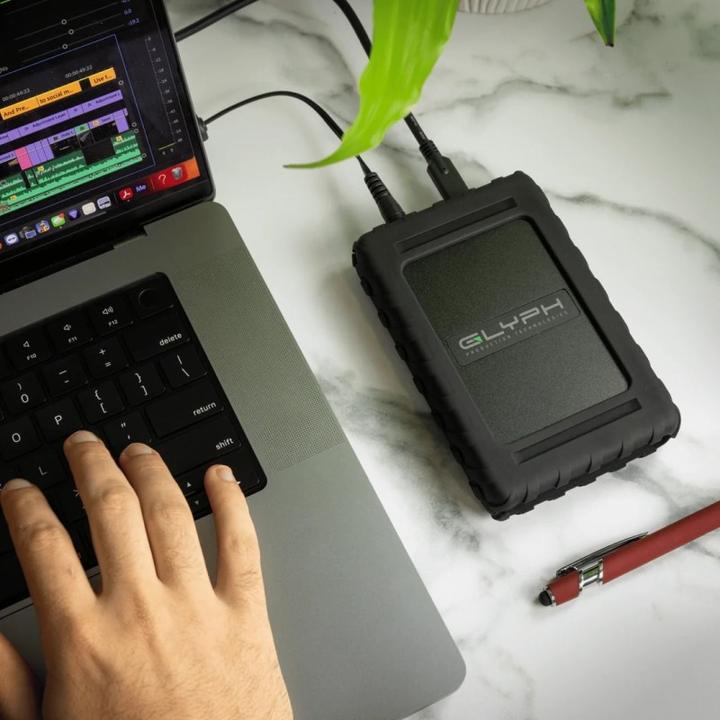 Actual product image Glyph 7.6TB Blackbox Plus SSD U.2 PRO, USB-C(3.2, Gen2), External Power (7.60 TB)