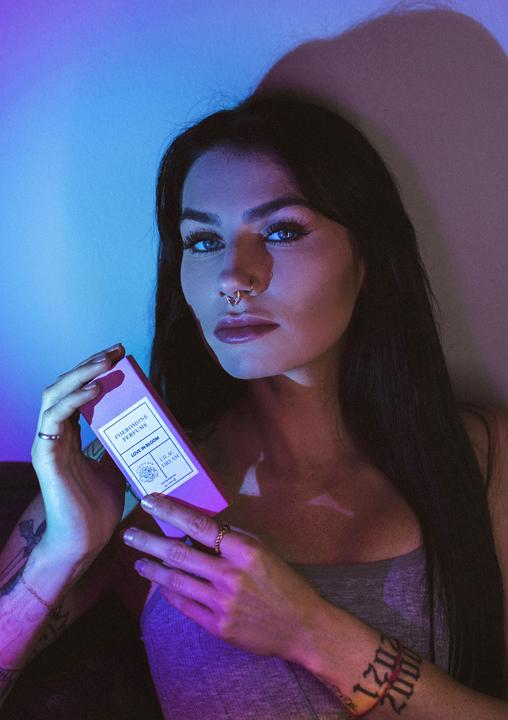 Actual product image Eye of Love Bloom Pheromone Perfume Attract Him 10ml Lilac Dream (Eau de parfum, 10 ml)