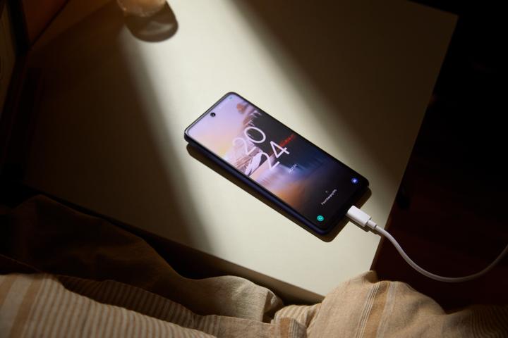 Produktbild TCL 40 NxtPaper (256 GB, Midnight Blue, 6.78", Dual SIM, 50 Mpx, 4G)
