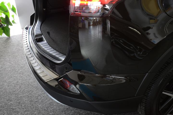 Produktbild Avisa Edelstahl Ladekantenschutz für TOYOTA RAV4 IV ab 02.2016 bis 2018 (Heck)