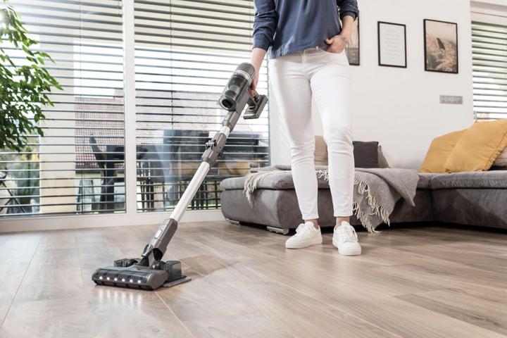 Image du produit Hisense HVC6464A Aspirateur sans fil noir sans sac