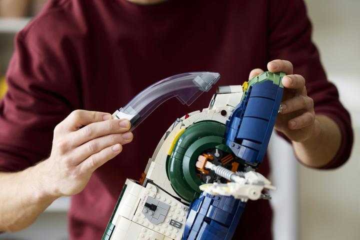 Actual product image LEGO Jango Fett's Firespray-class starship (LEGO Star Wars)
