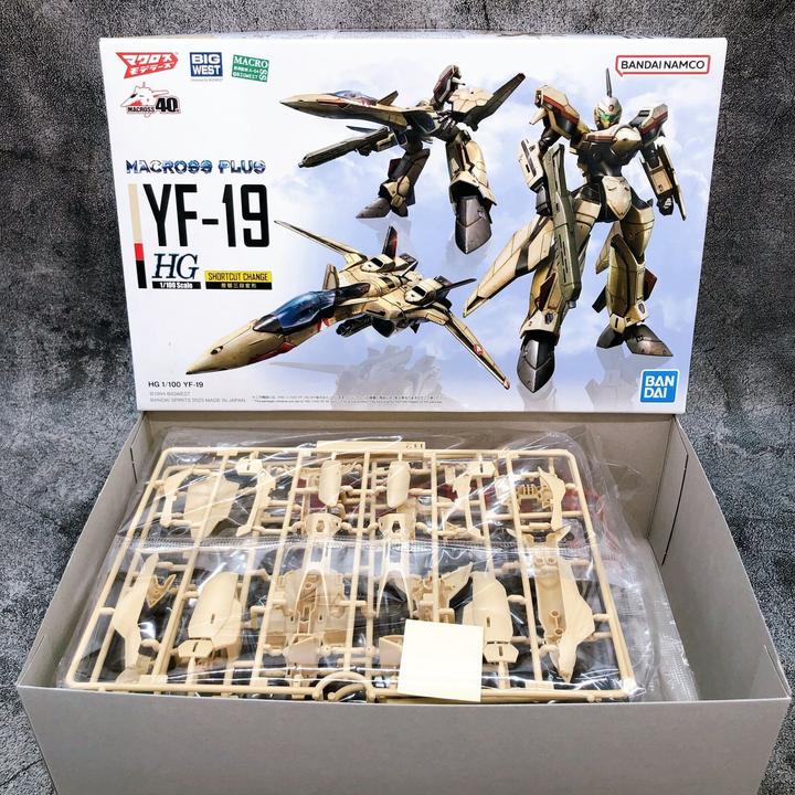 Actual product image Bandai Macross - YF-19 High Grade