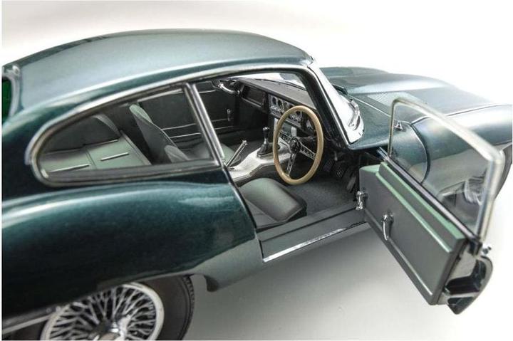 Actual product image Kyosho Jaguar Type-E 3.8L Coupe MK1 1961 Dunkelgrün, 1:18