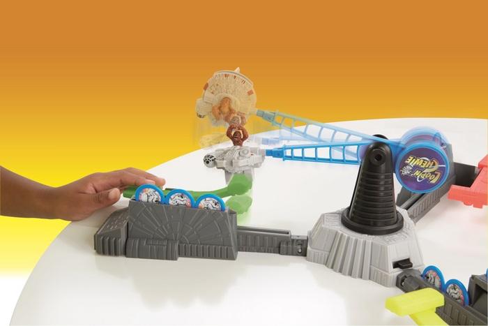 Actual product image Hasbro Star Wars Looping Chewie (German)