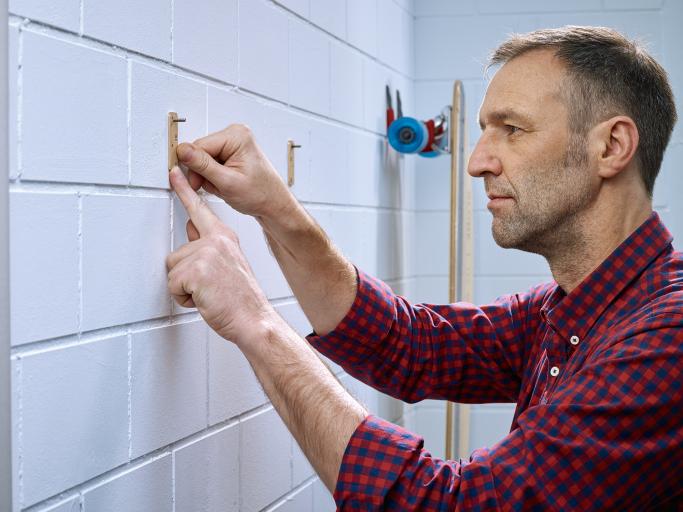 Produktbild tesa Klebeschraube für Mauerwerk & Stein, viereckig
