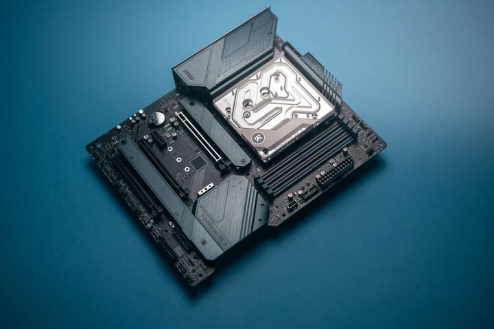 Actual product image EKWB EK-Mana LiteBlock MAG Torpedo Z690 D-RGB - acrylic