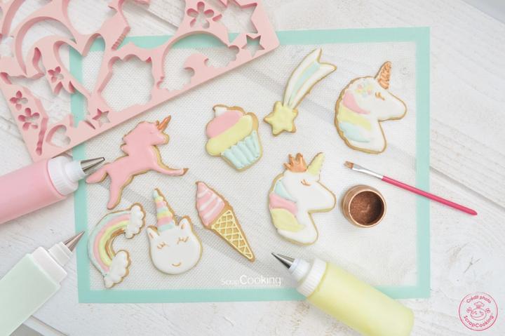 Actual product image ScrapCooking Set of 2 squeeze bottles with 2 piping nozzles for icing (Decorating bottle, 185 ml)