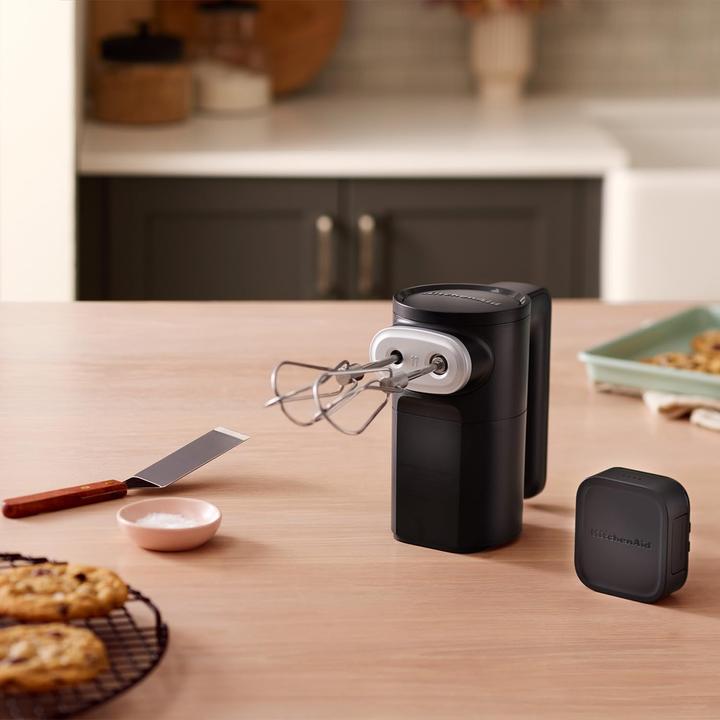 Productafbeelding KitchenAid Draadloze handmixer met oplaadbare batterij KHMR762 (250 W)