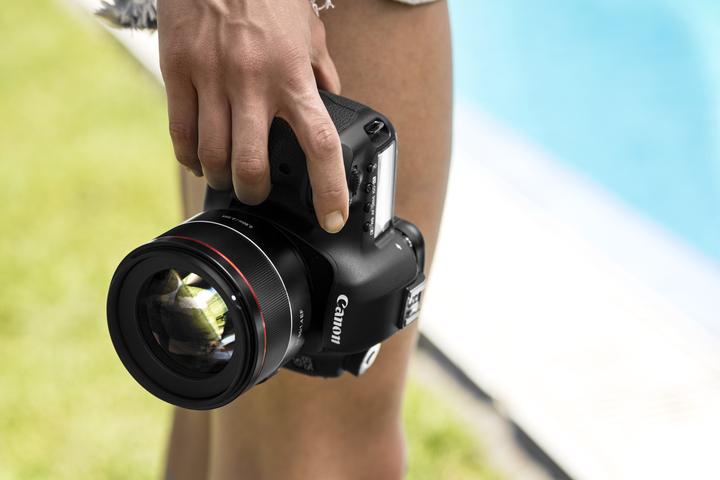 Produktbild Samyang AF 85mm f/1.4, Canon EF (Canon EF, Canon EF-S, APS-C / DX, Vollformat)