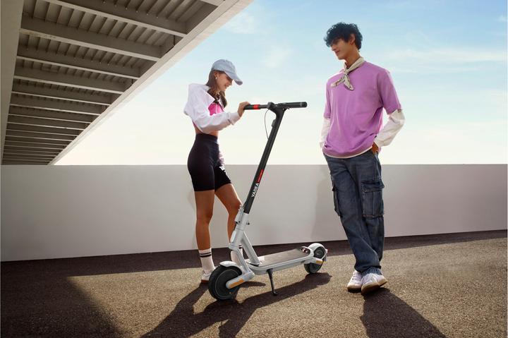 Actual product image Yadea Artist (20 km/h, 30 km, 350 W)