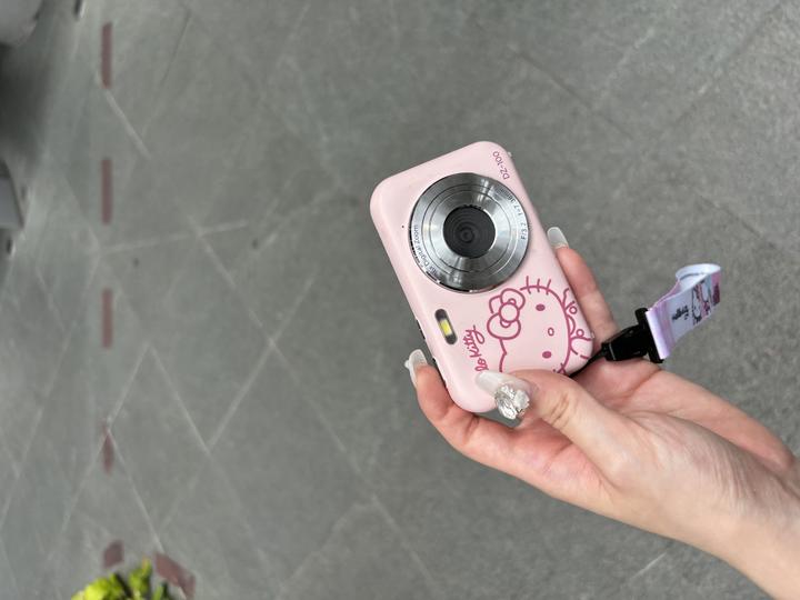 Immagine prodotto Yashica DZ-100 Hello Kitty pink (35 mm, 5 Mpx)