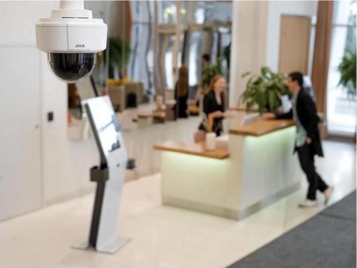 Produktbild Axis Netzwerkkamera M5526-E 50 Hz (2688 x 1512 Pixels)