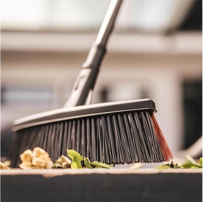Actual product image Fiskars Universal yard broom M, 1025921 (1 pcs.)