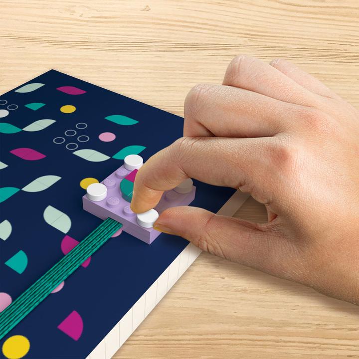 Produktbild LEGO DOTS Softcover Notizbuch mit verschiebbarem Charm und 18 Teilen (52796)