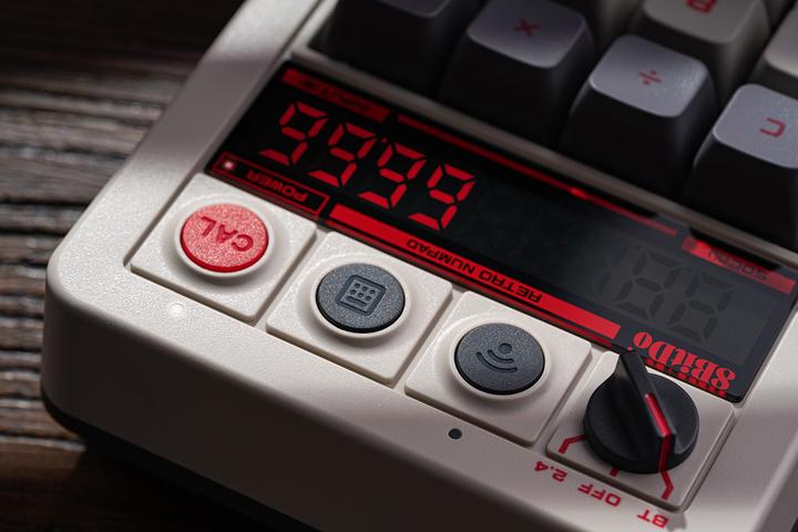 Produktbild 8bitdo Retro 18 Mechanical Numpad (N Edition) - Numpad (Nummernblock, Kabelgebunden, Kabellos)