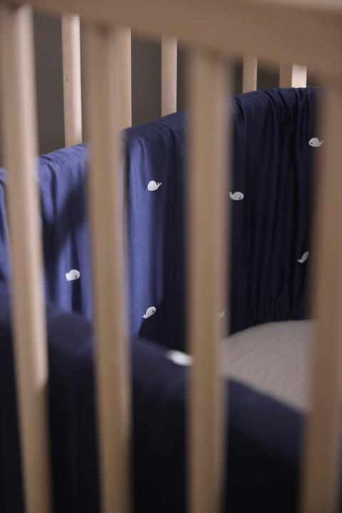 Produktbild Filibabba Bettumrandung - Wal Christian Stickerei - Midnight (4 x 4 cm)