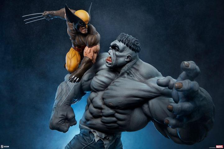 Actual product image Sideshow Marvel Statue Grey Hulk vs Wolverine 58 cm