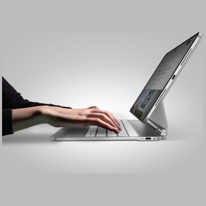 Produktbild Uniq Case Venno Pro Magnetic Smart with keyboard for iPad Air 11" (2024/25) | Air 10.9" (2022/20) ca (White)