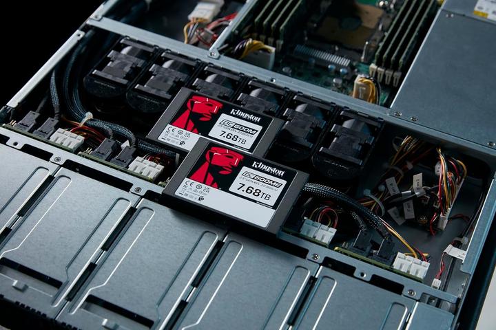 Productafbeelding Kingston SSD 1.9TB 2,5" (6,4cm) SATAIII DC600ME (1920 GB)