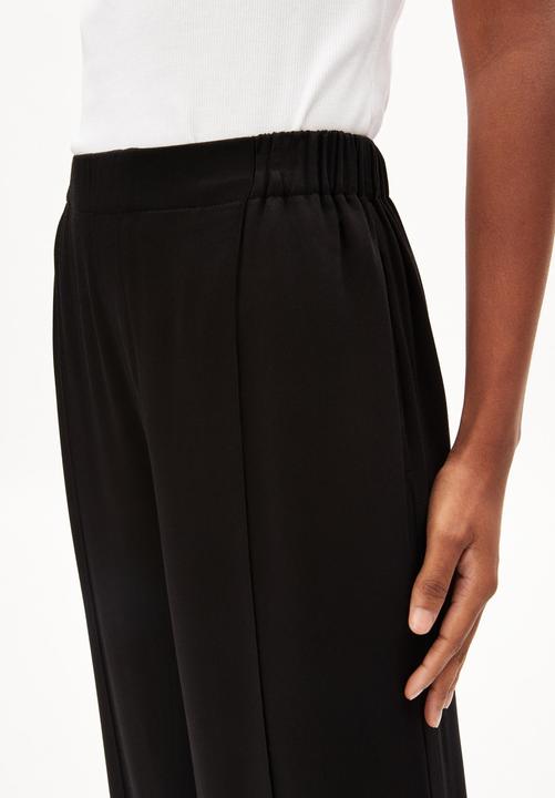 Actual product image Armedangels Marlene trousers JONVAALIE (L)