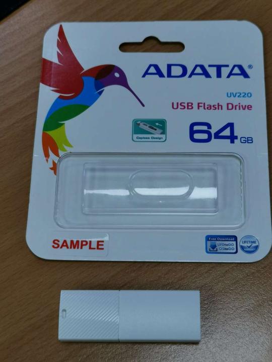 Actual product image Adata USB 2.0 Stick UV220 64GB White/Gray (64 GB, USB-A)