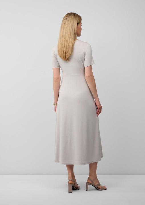 Image du produit S.Oliver Kleid Tailliertes Midikleid aus Viskosemix aus Glitzergarn (44)