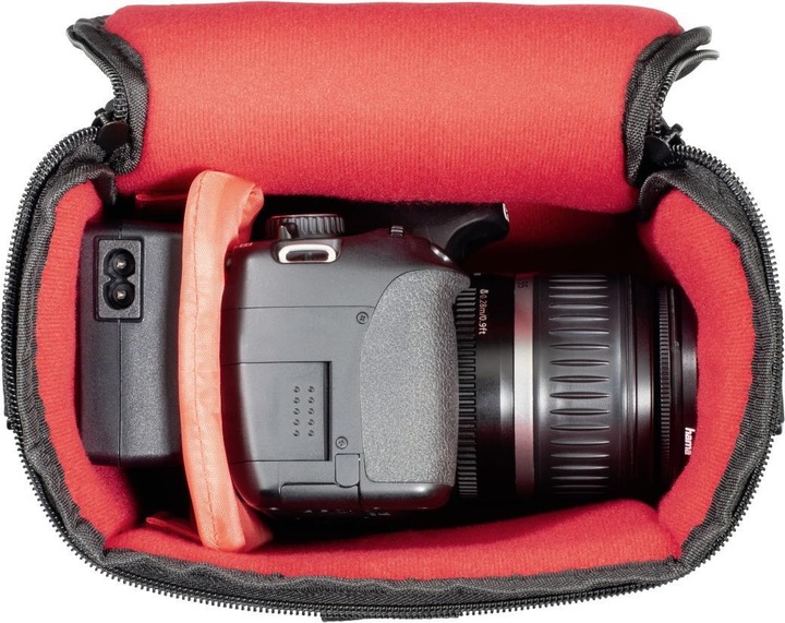Actual product image Hama Albany HC Compact Case Black (Camera case)